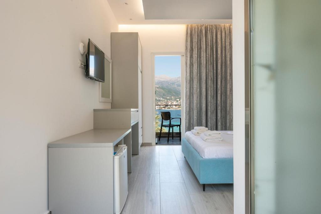Postel nebo postele na pokoji v ubytování Seaside Hotel