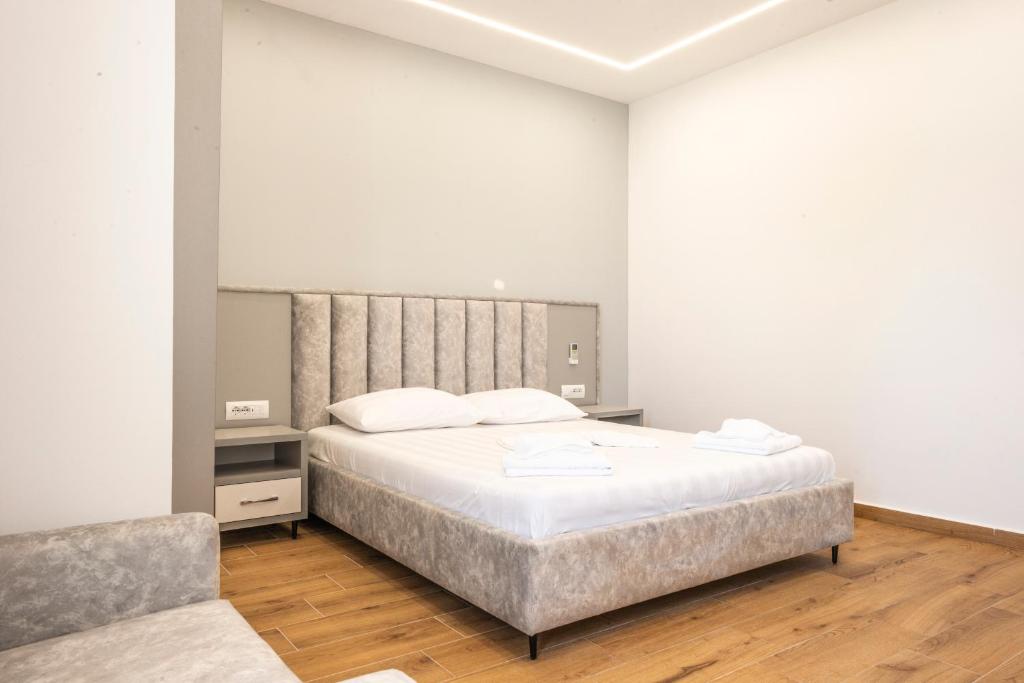 Postel nebo postele na pokoji v ubytování Seaside Hotel