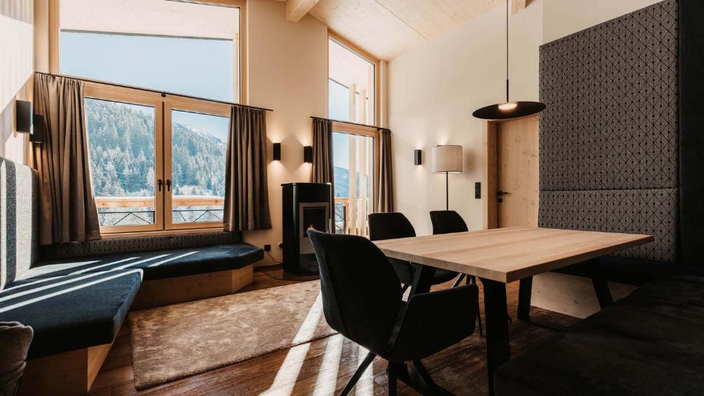 Posezení v ubytování Hofgut Apartment & Lifestyle Resort Wagrain