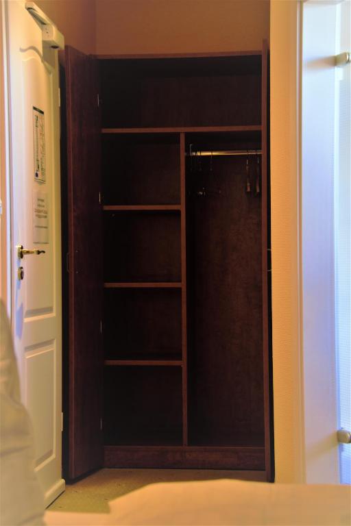 Hotel am Bahnhof - Single Room With Bathroom