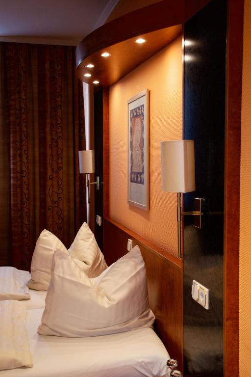 Hotel am Bahnhof - Double Room With Extra Bed