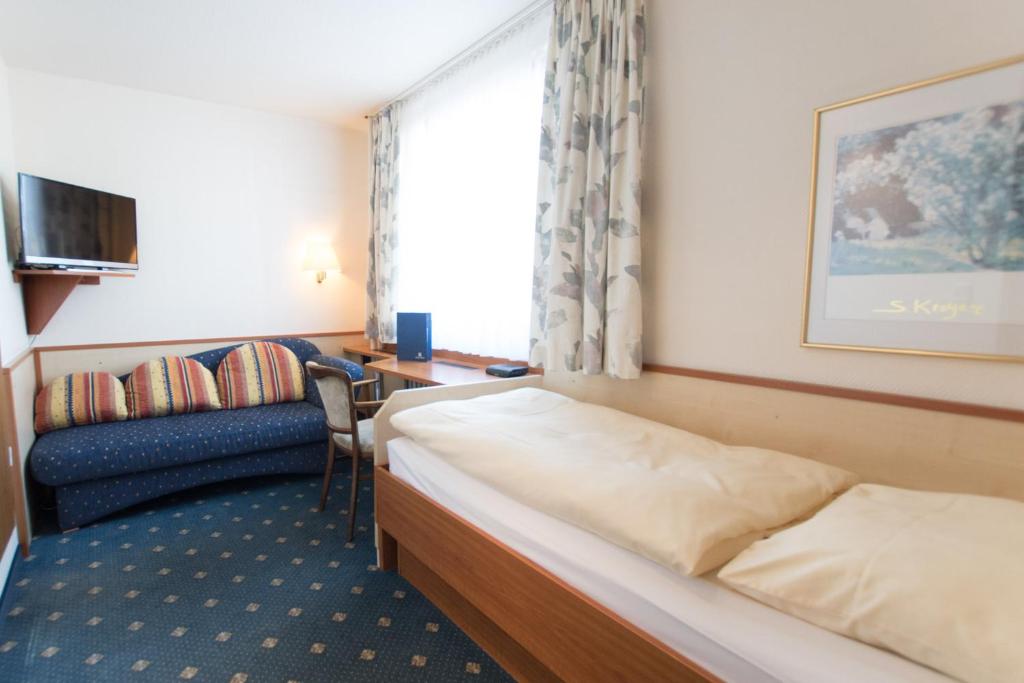 Hotel Heldt - Deluxe Single Room