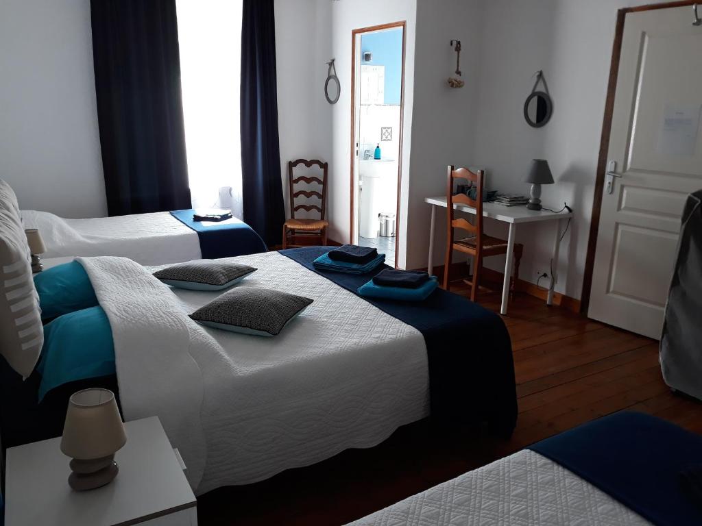 Postel nebo postele na pokoji v ubytování Au Ker Lauriers chambres et table d Hôtes