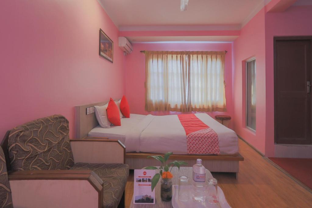 Postel nebo postele na pokoji v ubytování OYO 789 Hotel Shivam Plaza