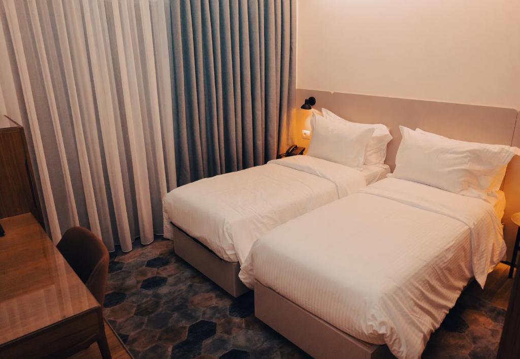 Postel nebo postele na pokoji v ubytování Hotel Theatro- City Center