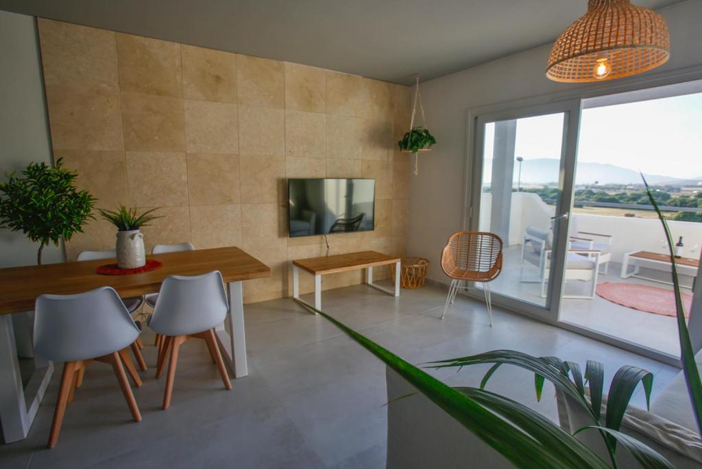 TV a/nebo společenská místnost v ubytování Laduna Tarifa Penthouse / seaview & pool