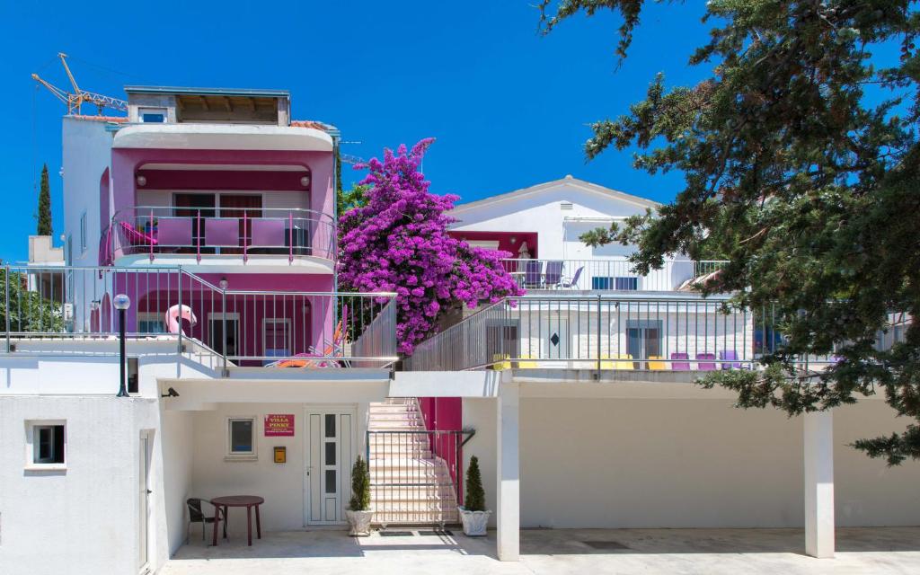 Gallery image of Resort due gatte Pinky Trogir in Seget Vranjica