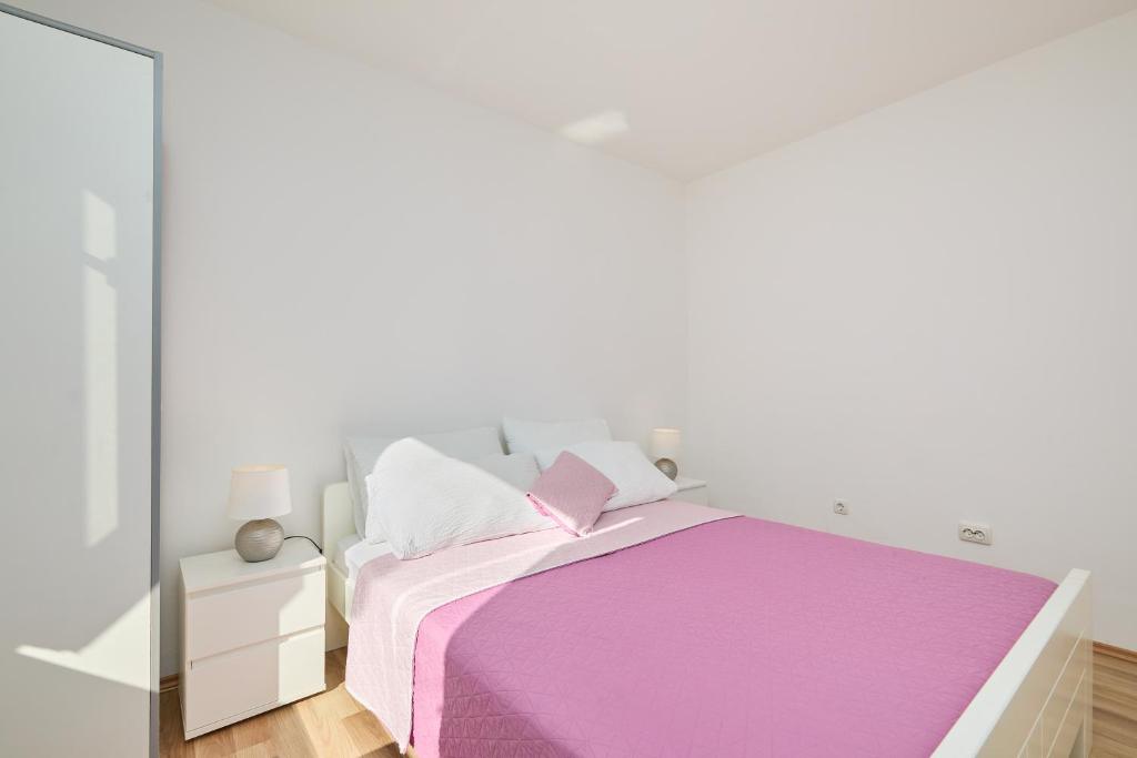 Posteľ alebo postele v izbe v ubytovaní Tranquility gardens suite