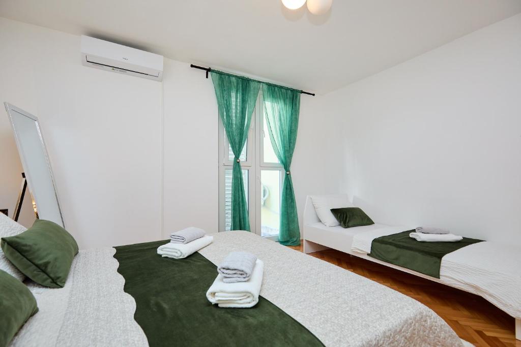 Posteľ alebo postele v izbe v ubytovaní Tranquility gardens suite