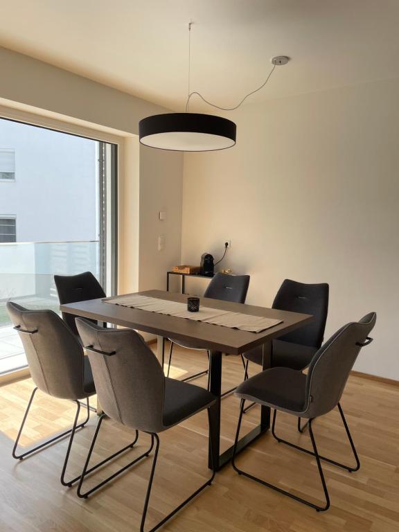 Fotografia z galérie ubytovania Luxury - Apartment mit Balkon in Seenähe v destinácii Gmunden