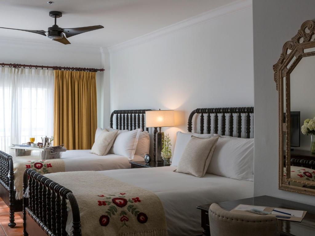 Postel nebo postele na pokoji v ubytování Casa Faena Miami Beach