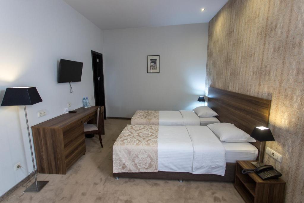 Postel nebo postele na pokoji v ubytování Old Meidan Tbilisi By Urban Hotels