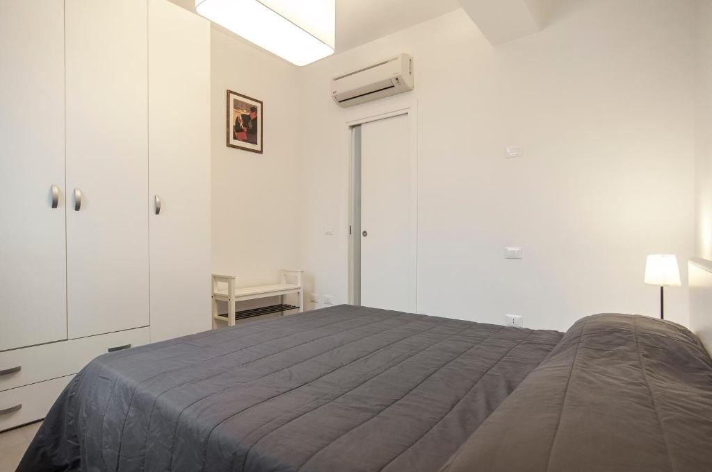 A bed or beds in a room at La Terrazza su Fondi