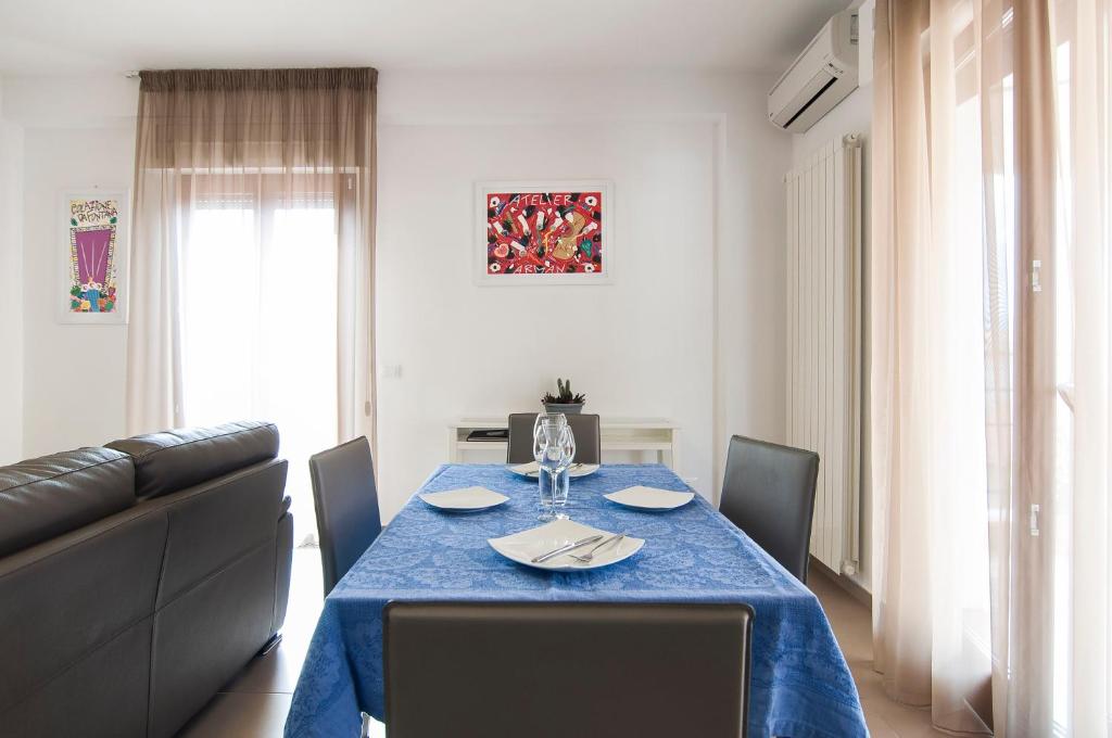 A seating area at La Terrazza su Fondi