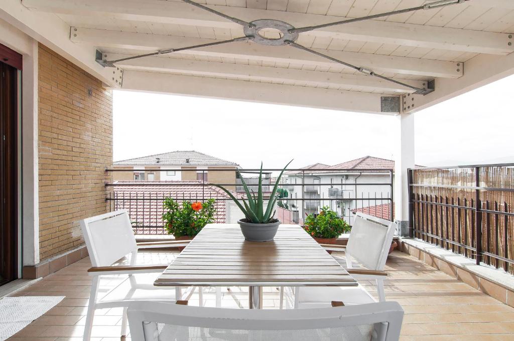 A balcony or terrace at La Terrazza su Fondi