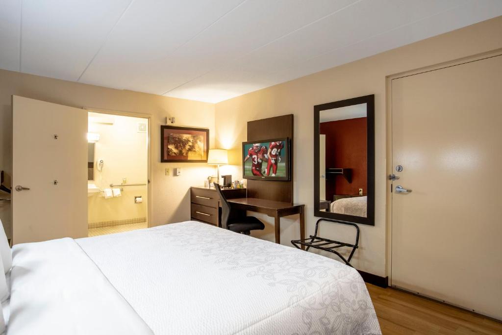 Red Roof Inn PLUS+ Baltimore North - Timonium - Standaard King Room Disability Toegang Rookvrij