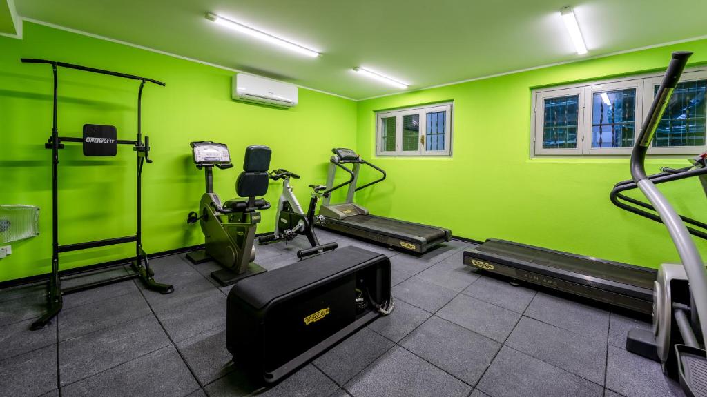 Posilňovňa alebo fitness centrum v ubytovaní Italianway - The B Village Business