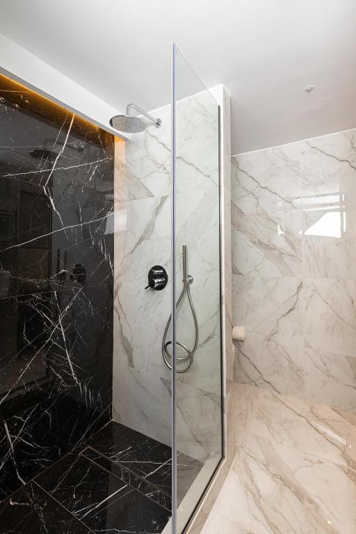 Kantoni Luxury Suites - 12