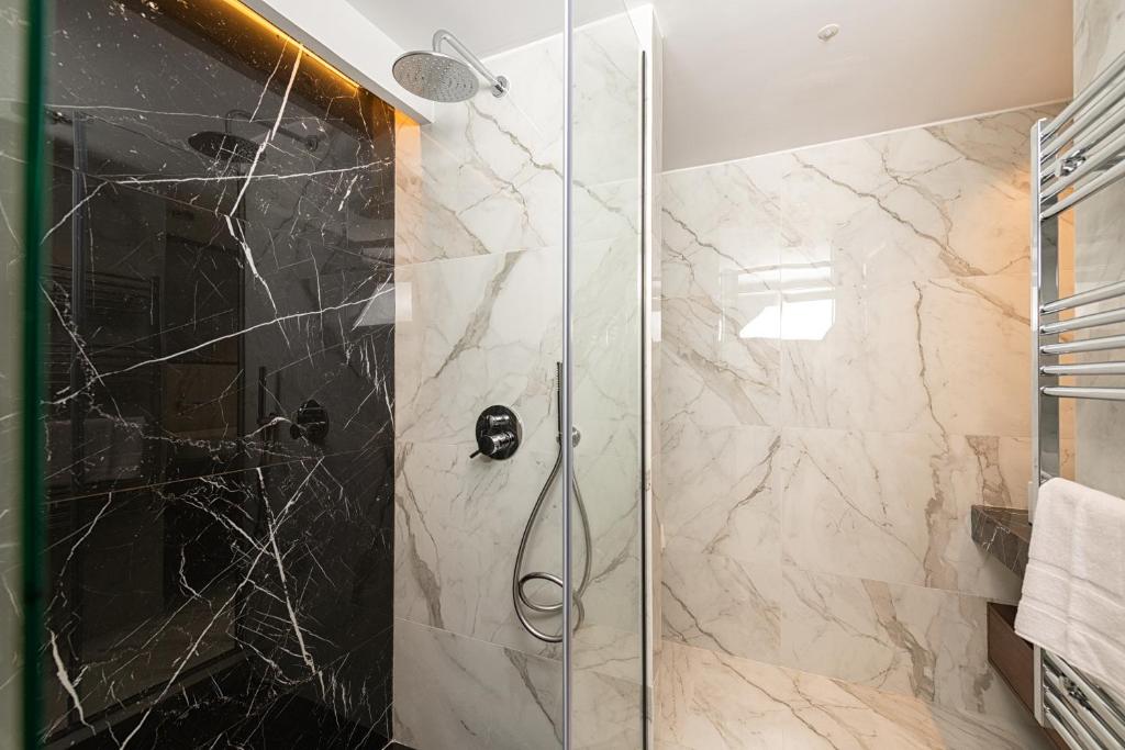 Kantoni Luxury Suites - 13