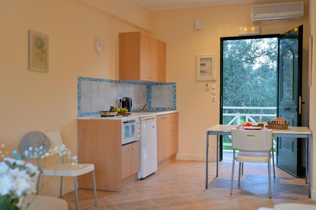 Kuchyň nebo kuchyňský kout v ubytování Villa Reverenza