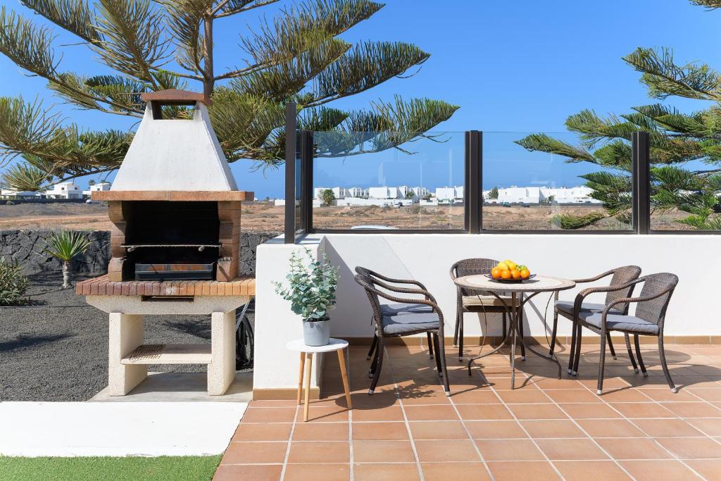 A balcony or terrace at Hipoclub Villas, Aguamarina 5
