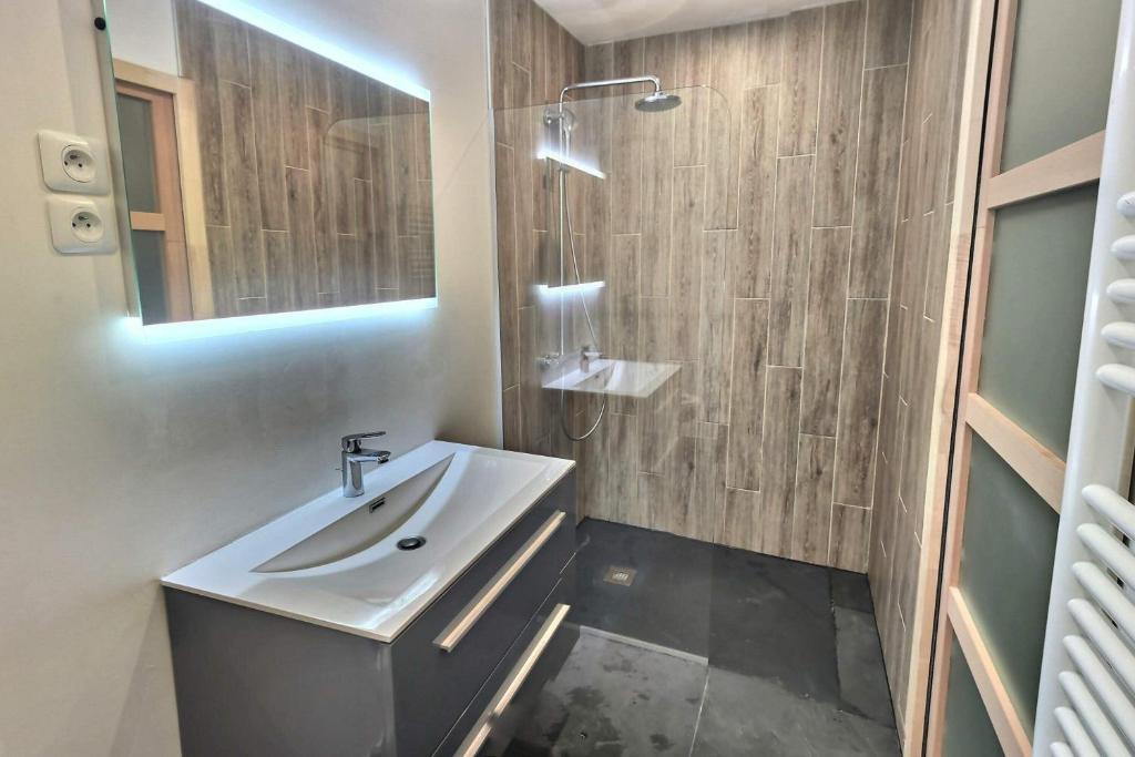 Koupelna v ubytování Superbe, T3 spacieux 78 m2, Neuf, Parking, Balcon