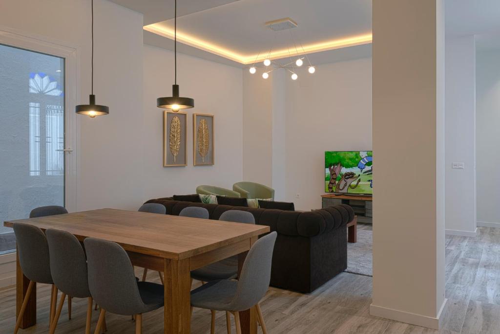 Televízia a/alebo spoločenská miestnosť v ubytovaní Fresh Velazquez Apartments