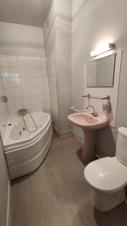 Koupelna v ubytování Hotel Angleterre