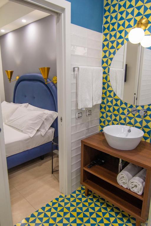 Postel nebo postele na pokoji v ubytování Mako Sorrento Suites