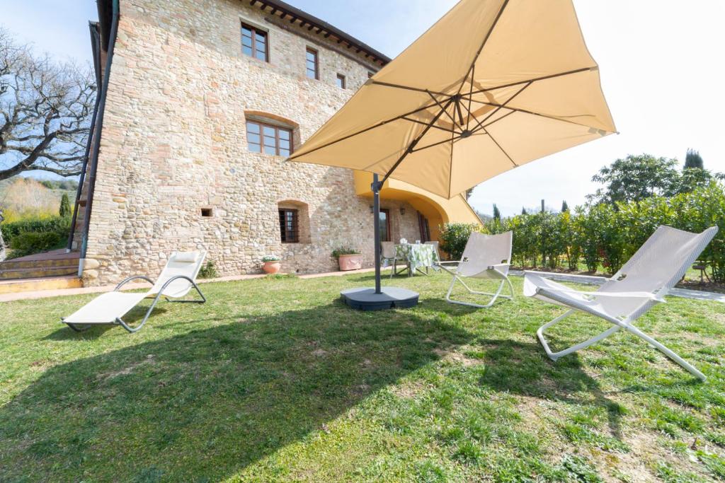 Vonkajšia záhrada v ubytovaní Torre di Polvereto