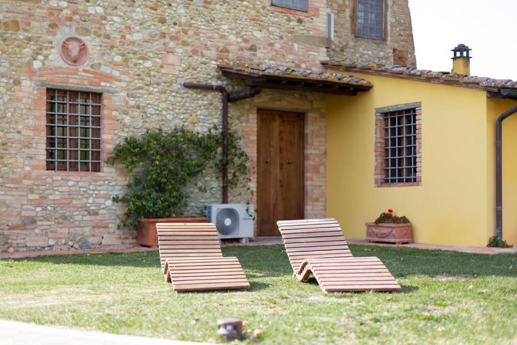 Vonkajšia záhrada v ubytovaní Torre di Polvereto