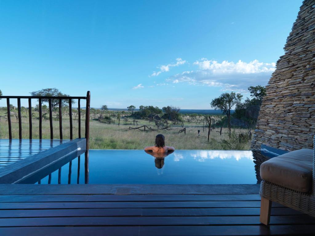 Het zwembad bij of vlak bij Four Seasons Safari Lodge Serengeti