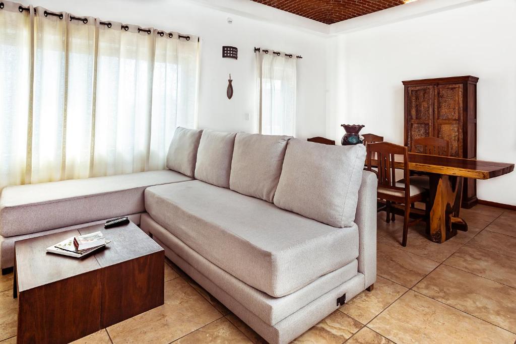 Posezení v ubytování Fabiola Condo Hotel