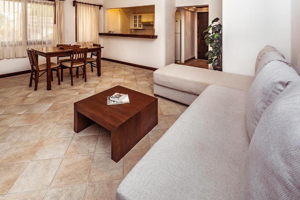 Posezení v ubytování Fabiola Condo Hotel
