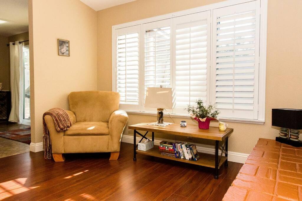 Cozy home in quiet neighborhood - Huis Met Drie Slaapkamers
