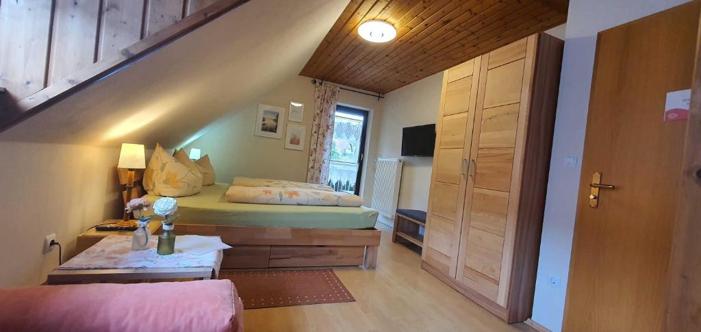 Postel nebo postele na pokoji v ubytování Hotel Pension Wolf