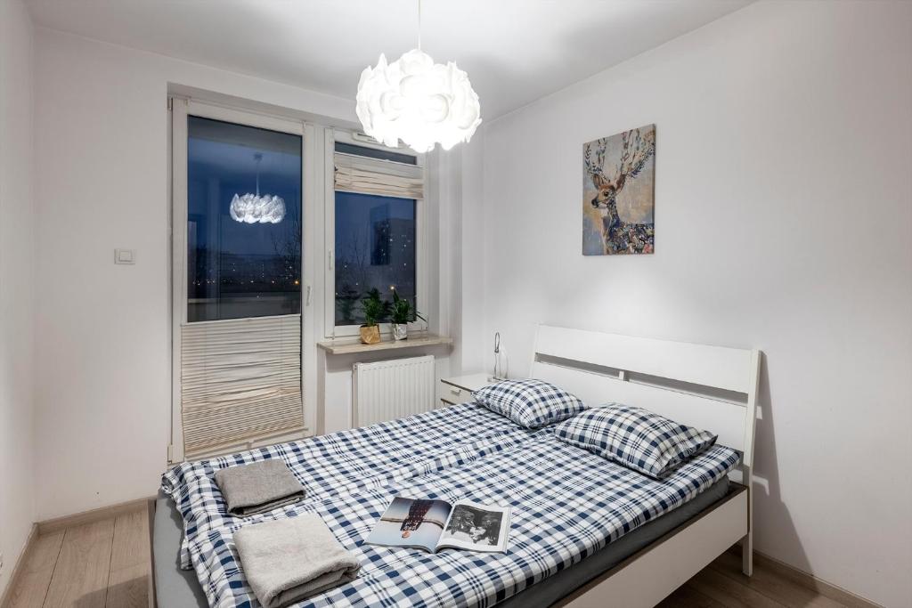 Posteľ alebo postele v izbe v ubytovaní Waw Apartamenty Manhattan