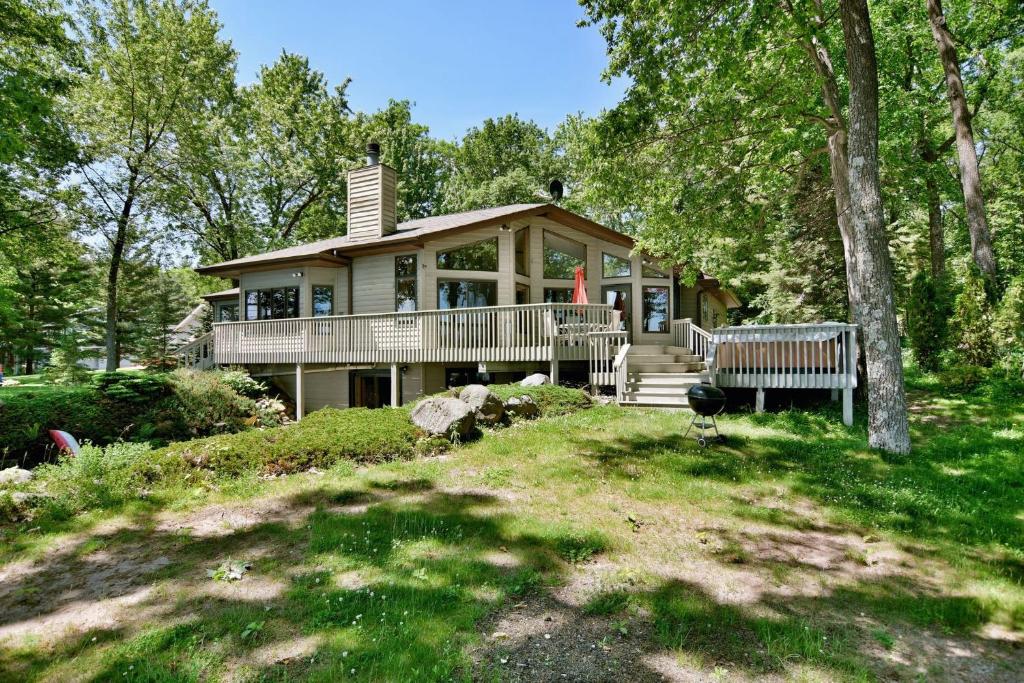 Cheif Lake Lodge home, Hayward (updated prices 2024)