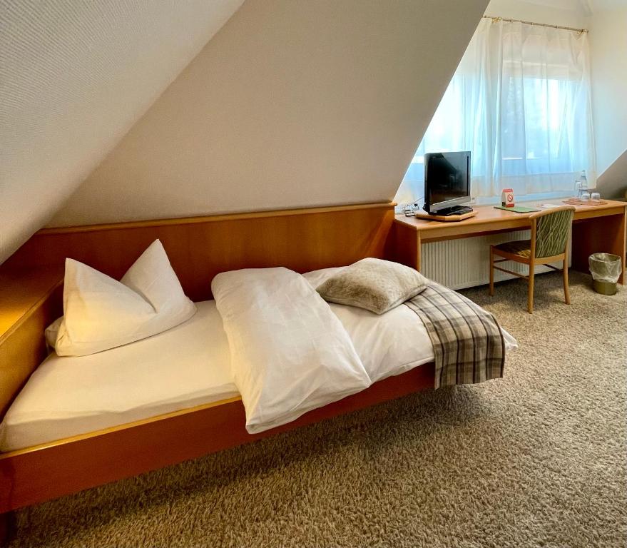 Postel nebo postele na pokoji v ubytování Engelberg 24h check in