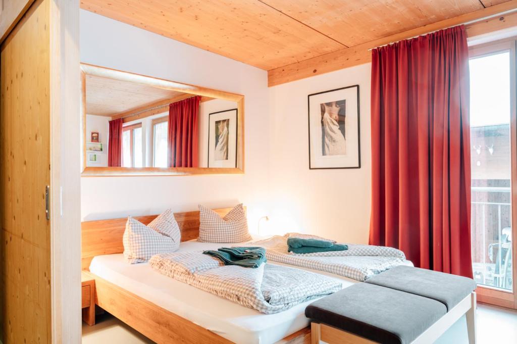 Postel nebo postele na pokoji v ubytování Reiterhof Berggut Gaicht