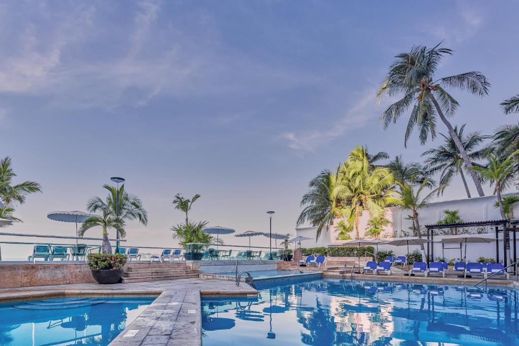 Bazén v ubytování Copacabana Beach Hotel Acapulco nebo v jeho okolí