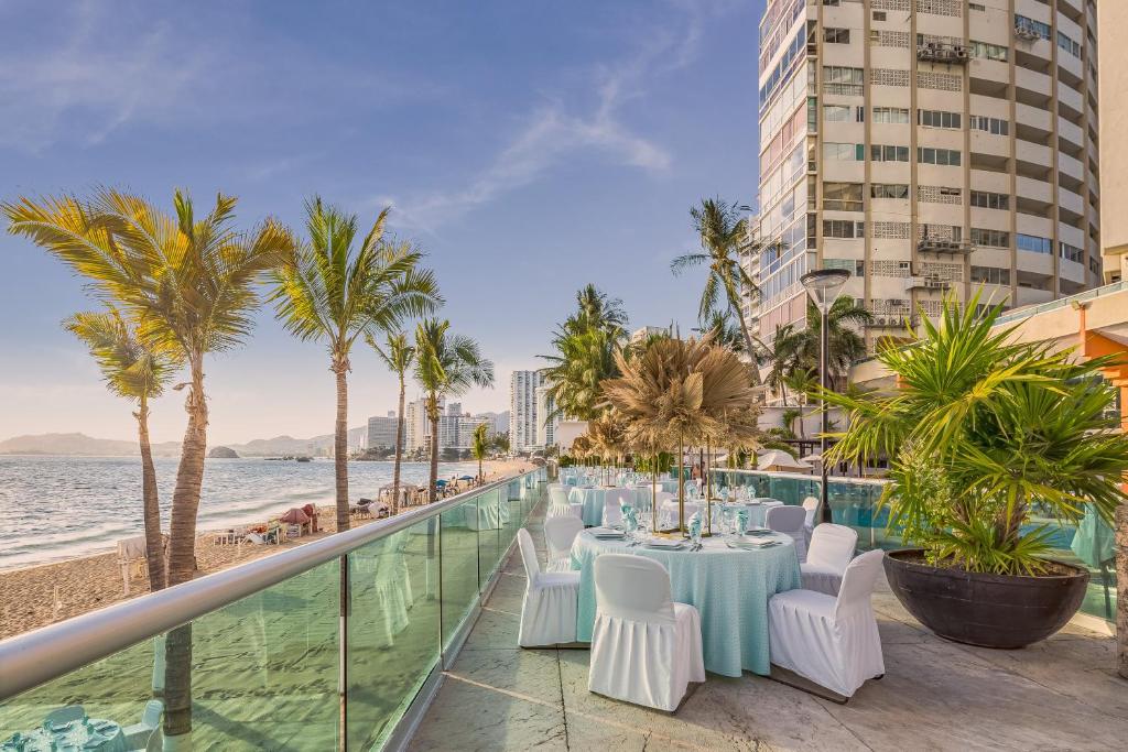 Bazén v ubytování Copacabana Beach Hotel Acapulco nebo v jeho okolí