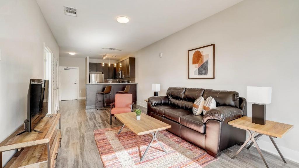 FRONTDESK Flats on 4th Apts Downtown Birmingham, Birmingham Updated