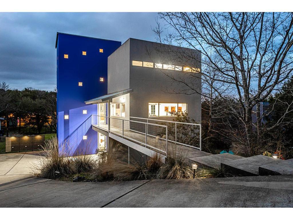 Vacation Home Timber Ridge Treehouse, Austin, TX