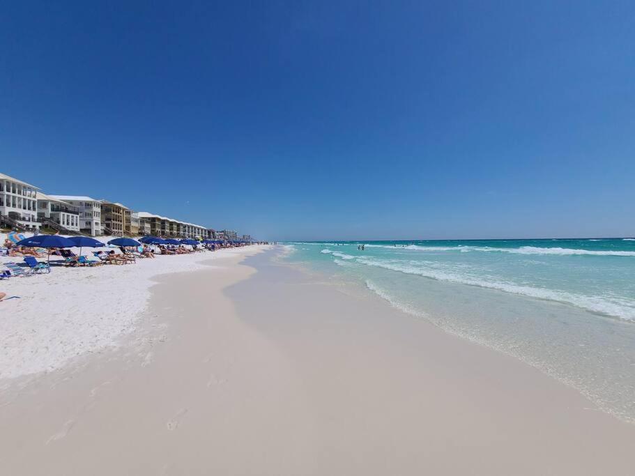 Apartment Emerald Beach Escape Practically On The Beach, Destin, USA