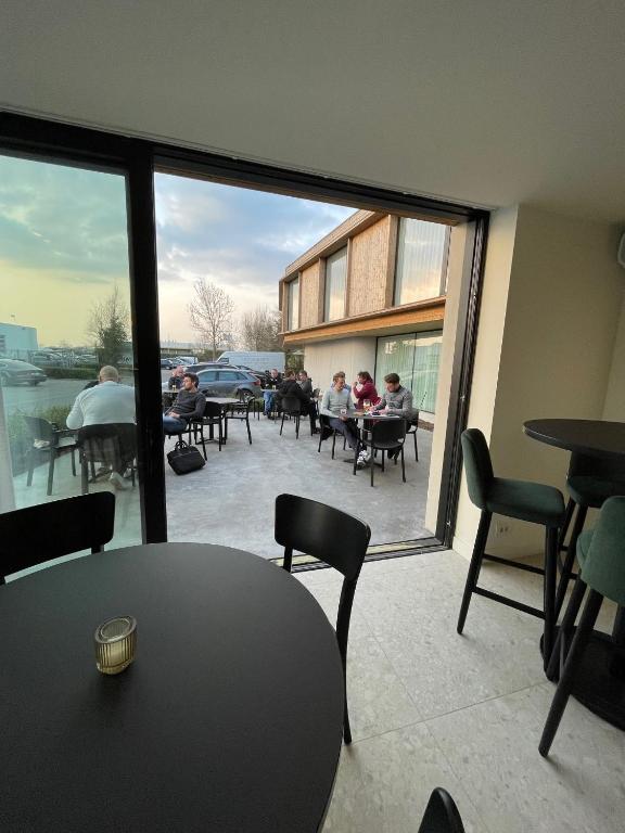 Balkón nebo terasa v ubytování Hotel Bell-X Kortrijk-Wevelgem