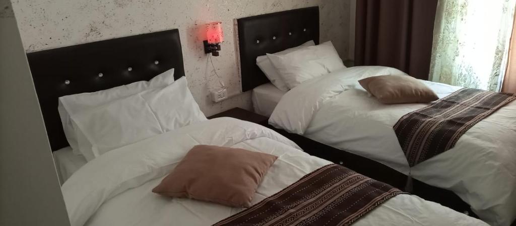 Postel nebo postele na pokoji v ubytování Al Midan Hotel