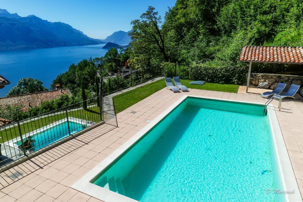 A view of the pool at Le Petit Palais Villa or nearby