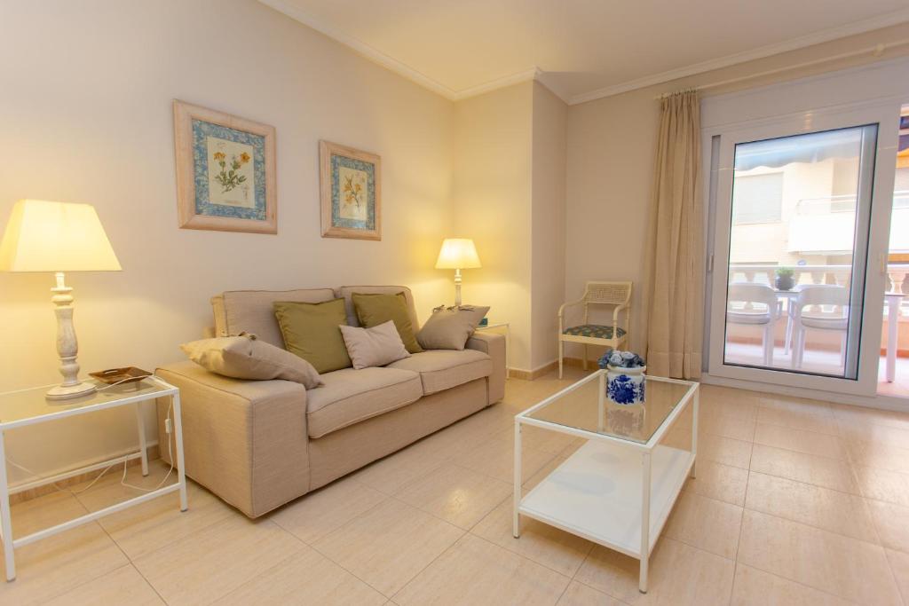 A seating area at Dénia FRONT BEACH Apartment