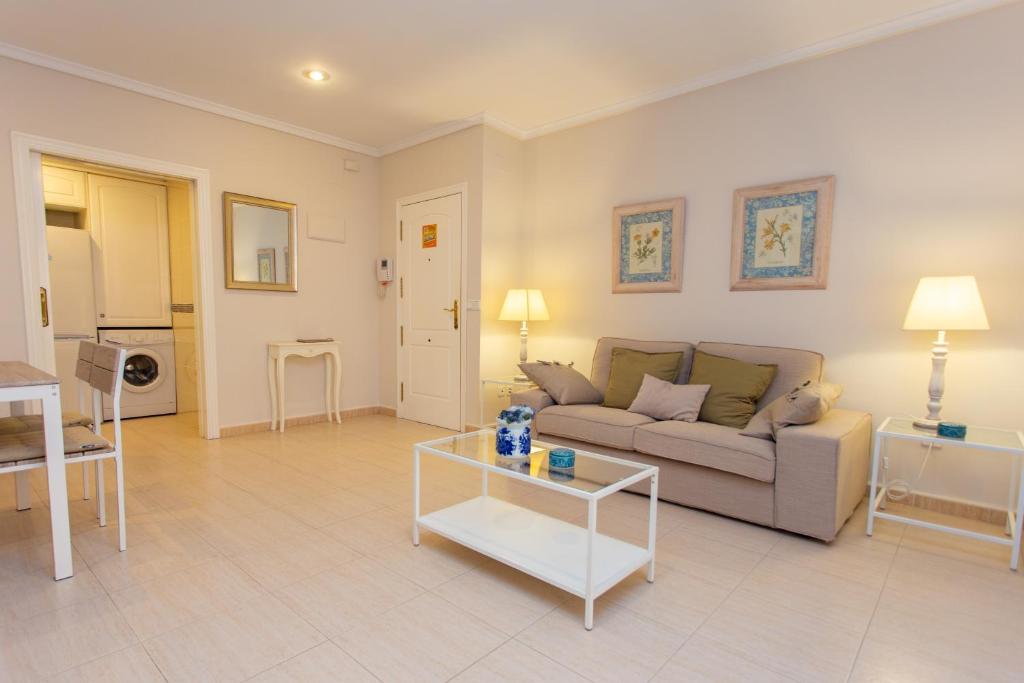 A kitchen or kitchenette at Dénia FRONT BEACH Apartment
